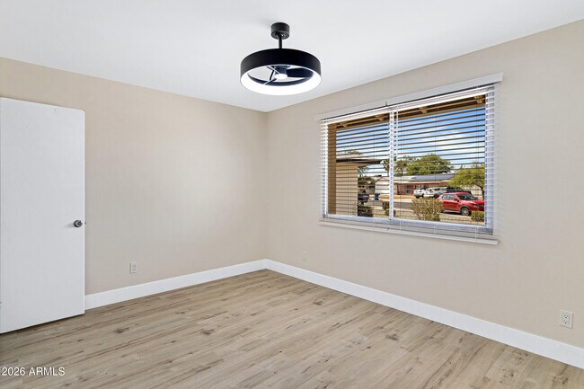 Building Photo - 3921 S Kenneth Pl