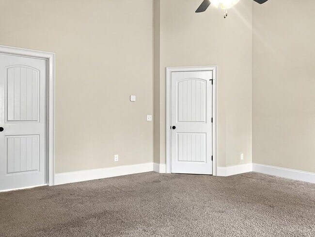 Building Photo - 8614 Crenshaw Dr