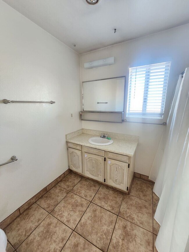 Building Photo - This 2 Bedroom/ 1 Bathroom home