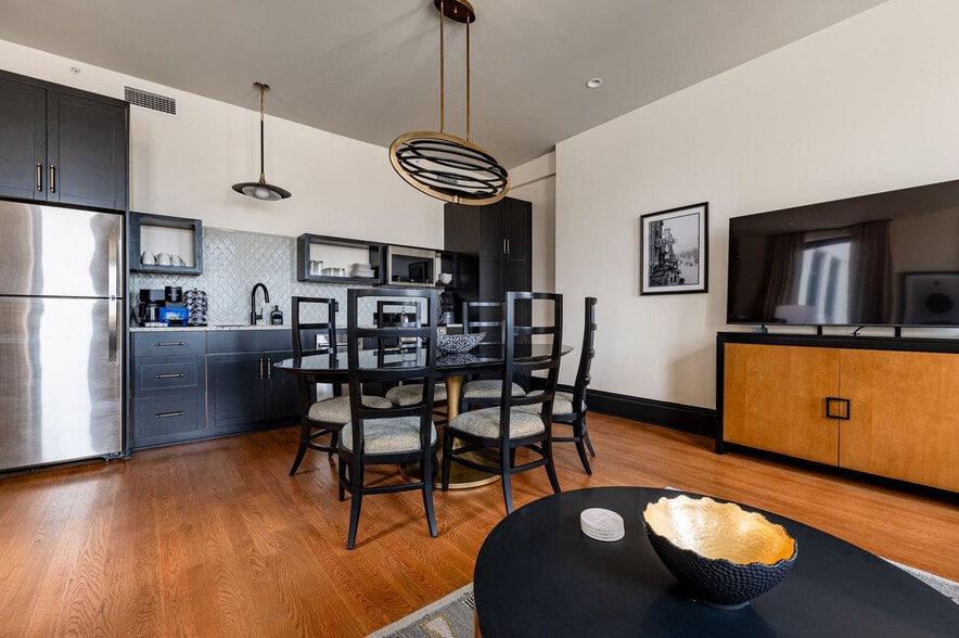 Building Photo - 1011 Canal St