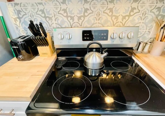 Building Photo - 735 E University Ave