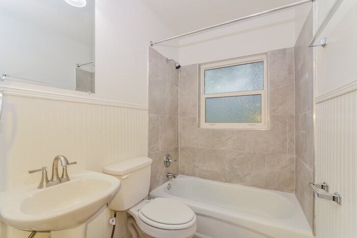 Building Photo - 2995 Westland Rd