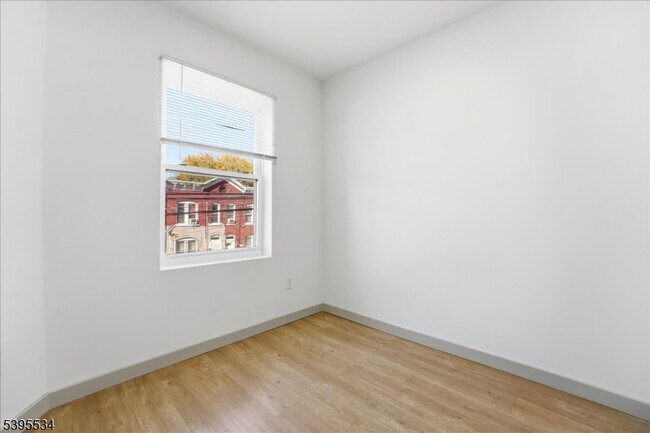 Building Photo - 260 S 10th St