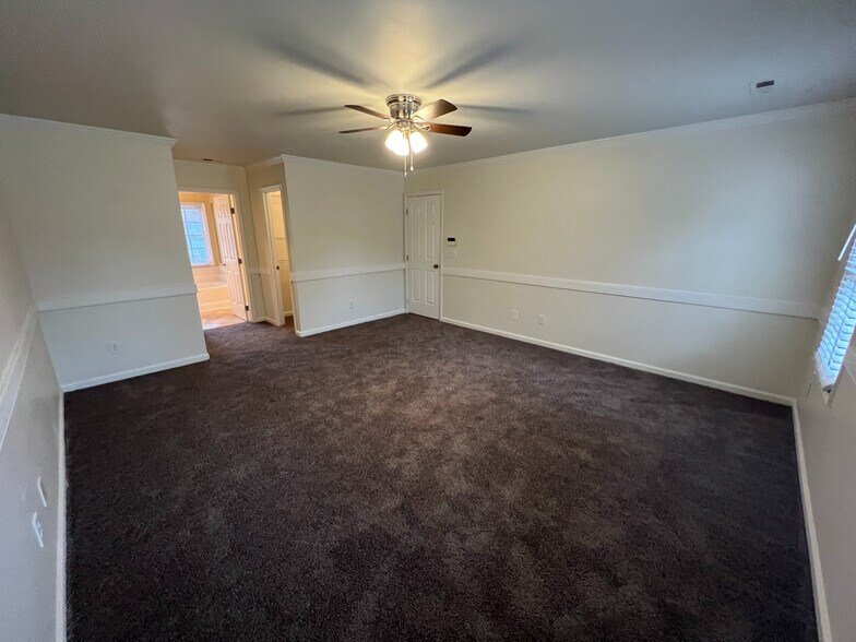 Building Photo - Room in House on Fieldmont Ct