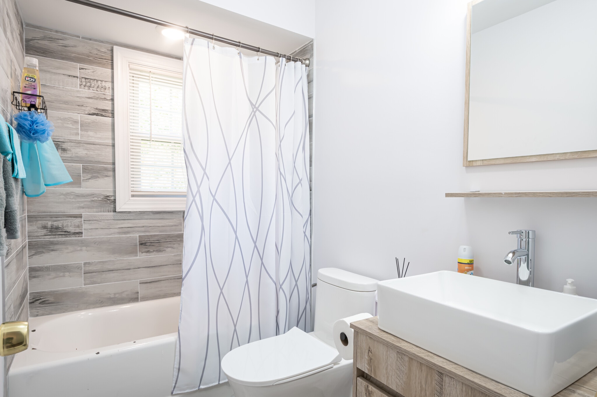 Guest Bathroom - 5 Beaver Brook Dr