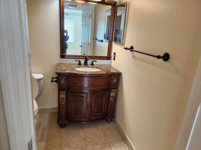 Building Photo - 813 Villa Cir