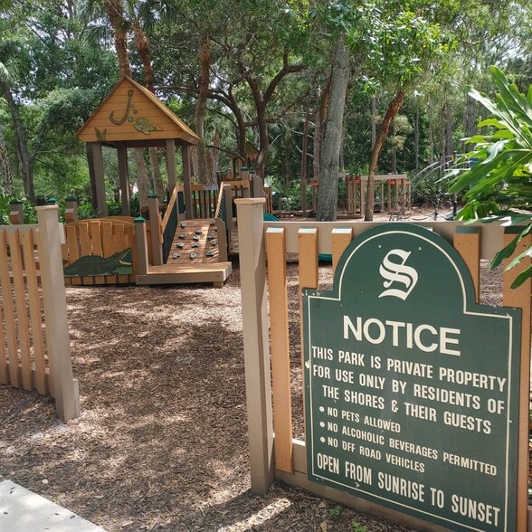 Park / Sidewalks / Separate Dog Park - 6325 Winding Lake Dr