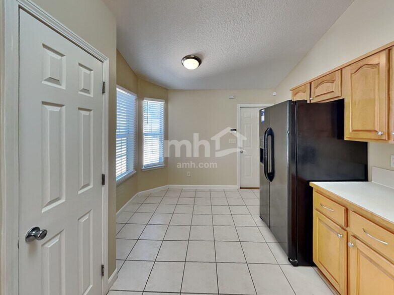 Building Photo - 3251 Sexton Dr