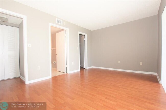 Building Photo - 5200 NW 31st Ave