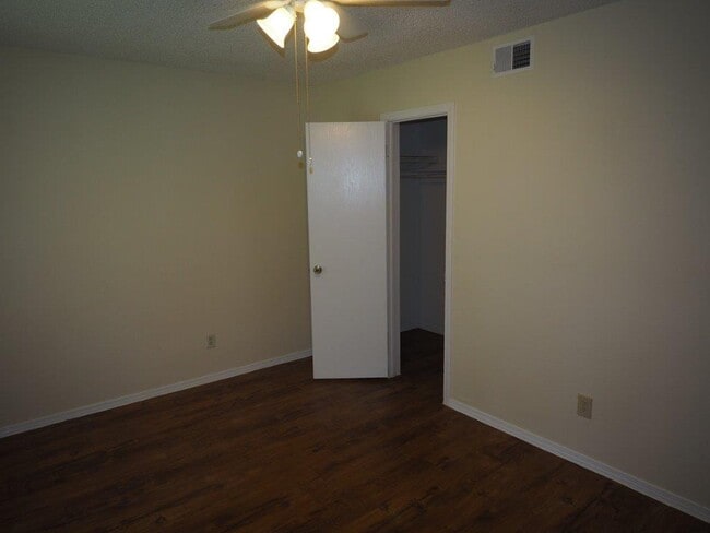Building Photo - 124 Hillside Dr