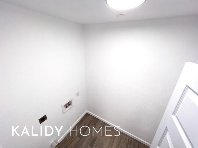 Building Photo - 3504 N Westmont St