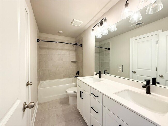 Building Photo - 732 Mulberry Walk