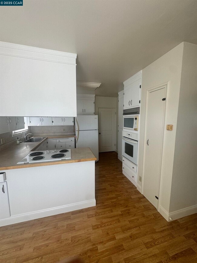 Building Photo - 674 Maud Ave