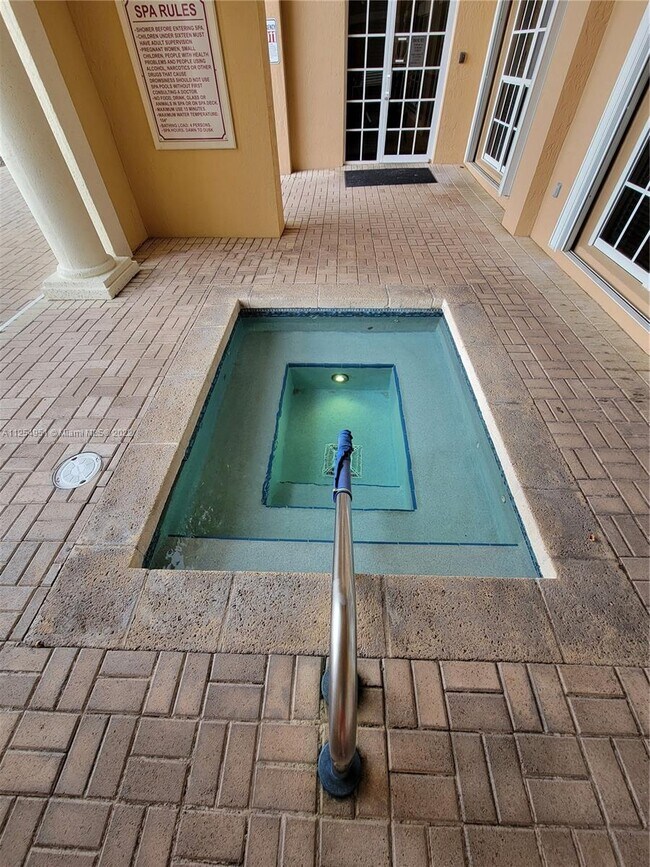 Building Photo - 400 Scotia Dr