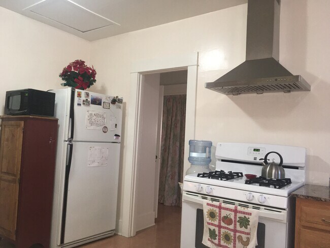 Building Photo - 318 E Colorado Blvd