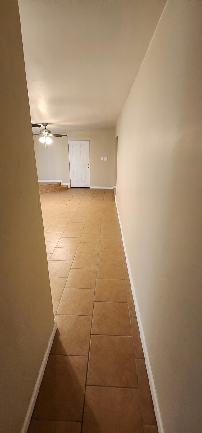 Building Photo - 2126 E Hidalgo Vista