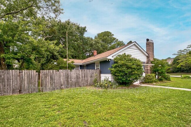 Building Photo - 4620 Greenway Ave