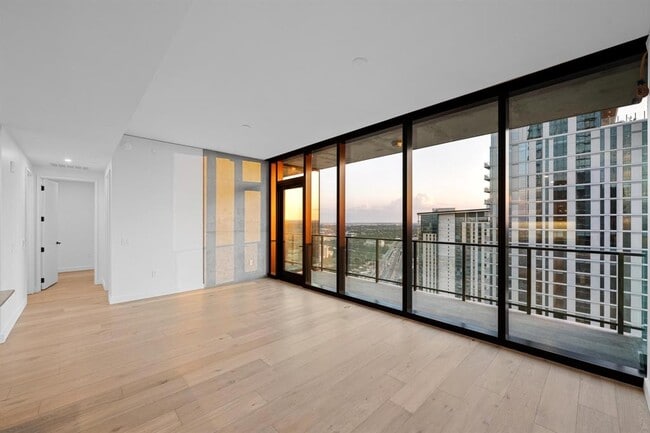 Building Photo - 610 Davis St