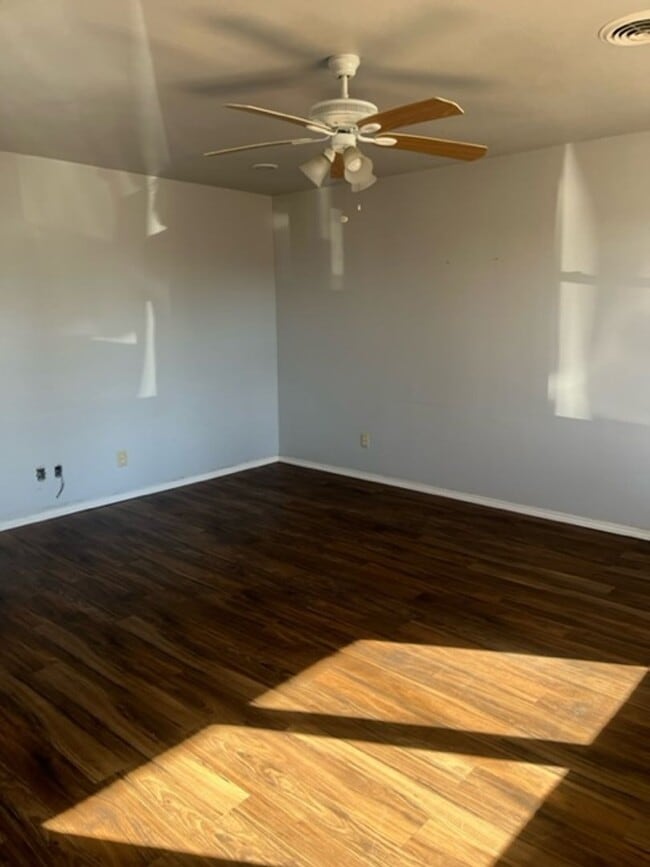 Building Photo - Three Bedroom/One Bath Home
