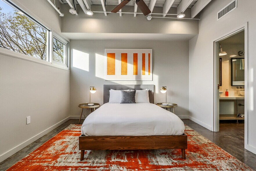 Building Photo - 527 St Joseph St