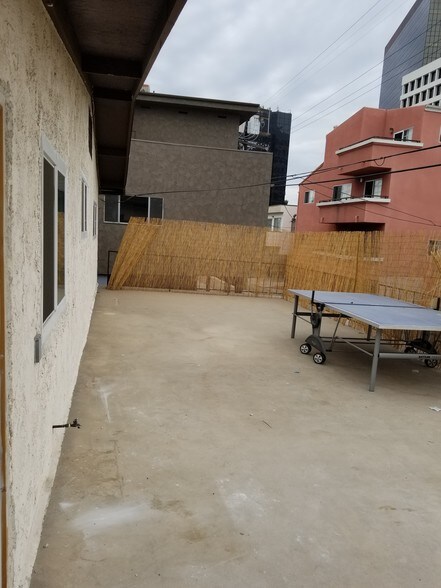 Patio - 1230 S Barrington Ave