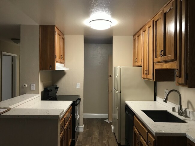 Building Photo - Make This Condo A Place You Can Call Home!!