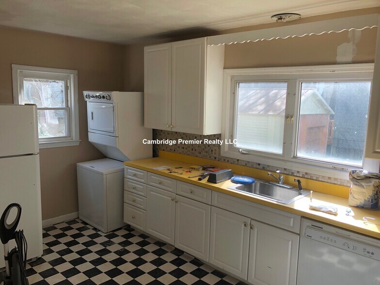 Building Photo - 14 Callender St