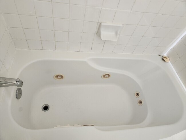 Building Photo - 4965 Universal Heights