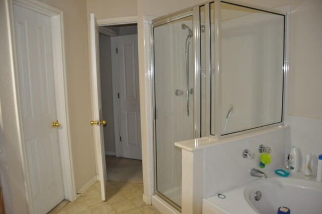 Building Photo - 1013 Howeth Dr
