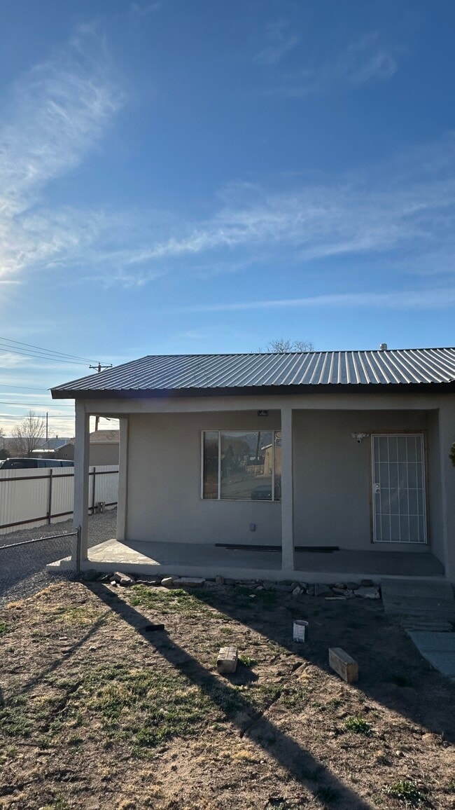 Building Photo - 703 N 5th St