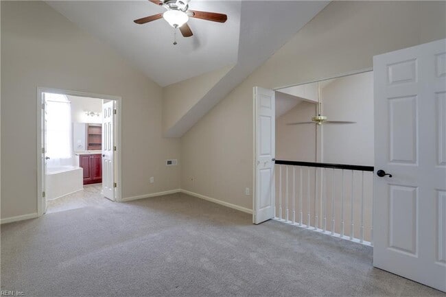 Building Photo - 707 Aylesbury Dr