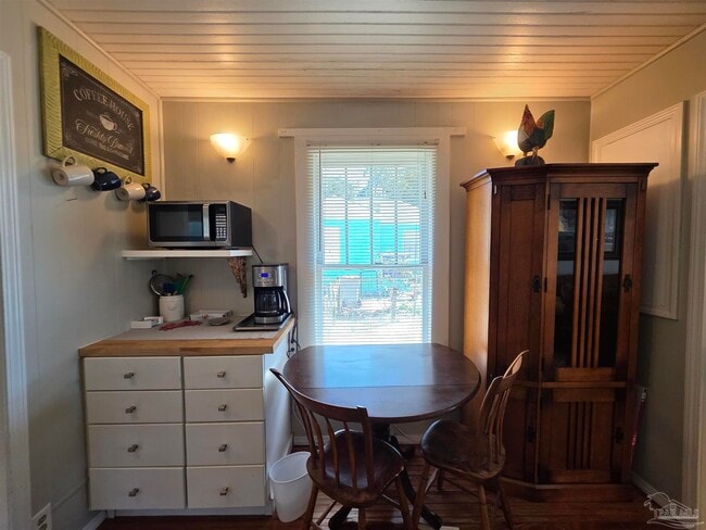 Building Photo - 430 S 1st St