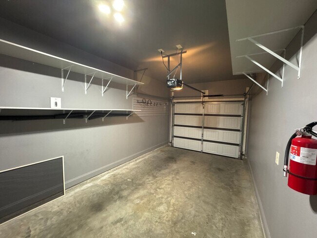 Building Photo - Modern End-Unit Townhome in the Heart of Old Hickory, Wilson County!