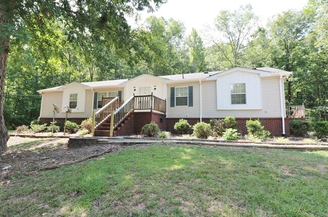 Primary Photo - Large Home in the Country