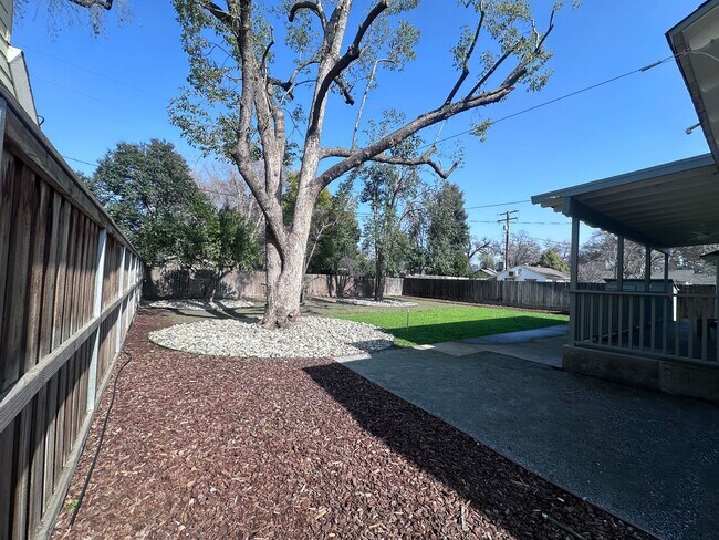 Building Photo - Charming home located in Beverly Glenn coming soon!