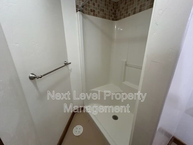 Building Photo - 302 Batavia Ln