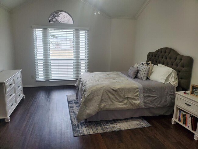 Building Photo - 6811 Independence Blvd