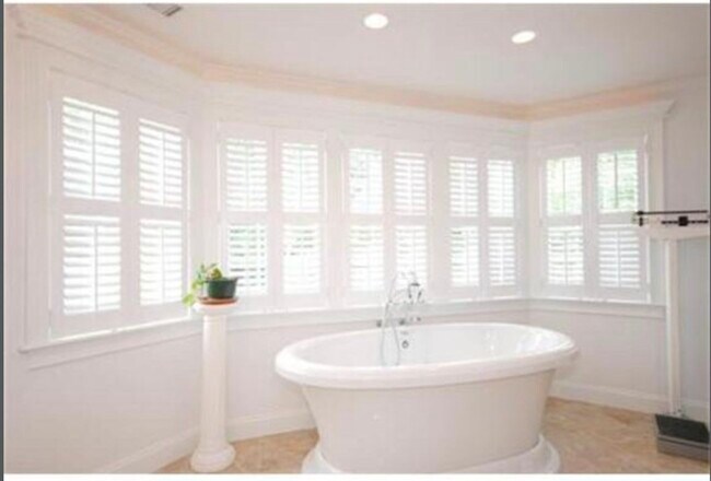 Building Photo - 160 Grant St