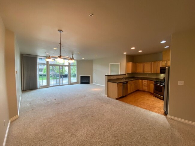 Building Photo - High End (2) Bedroom, (2.5) Bathroom Condo...