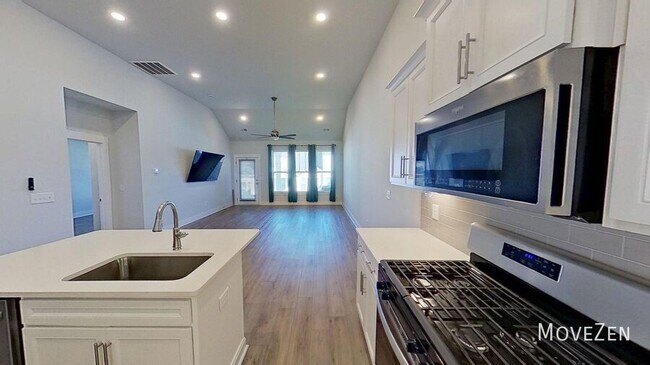 Building Photo - 210 Woodhouse Wy