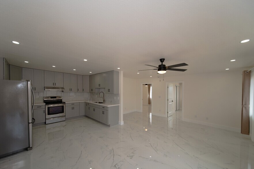 Building Photo - 2074 Hoolaulea St