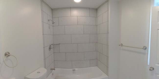 Building Photo - 4 Bedroom 3.5 Bath Home