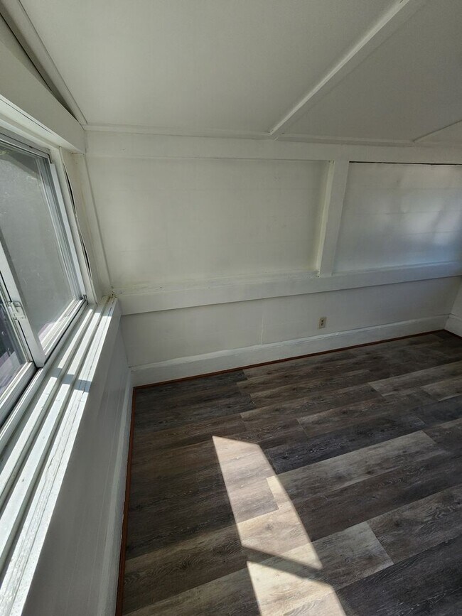 Building Photo - Beautifully Update 4 Bedroom House For Rent in Firestone Park