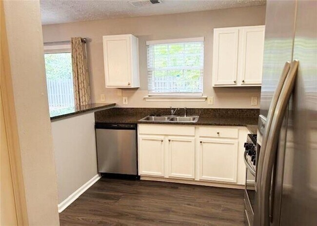 Building Photo - 220 Wild Flower Ln