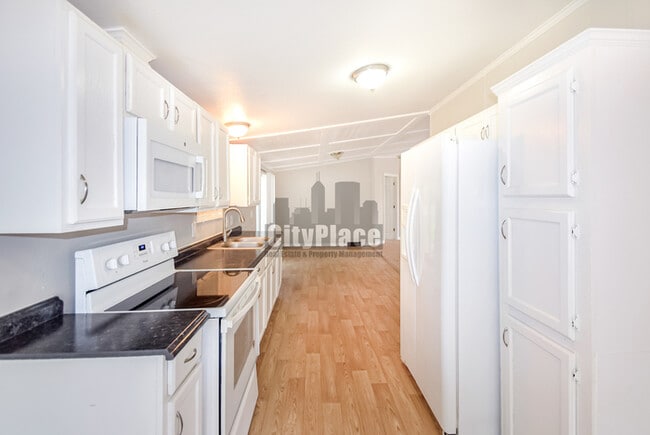 Building Photo - 2841 W Ray St