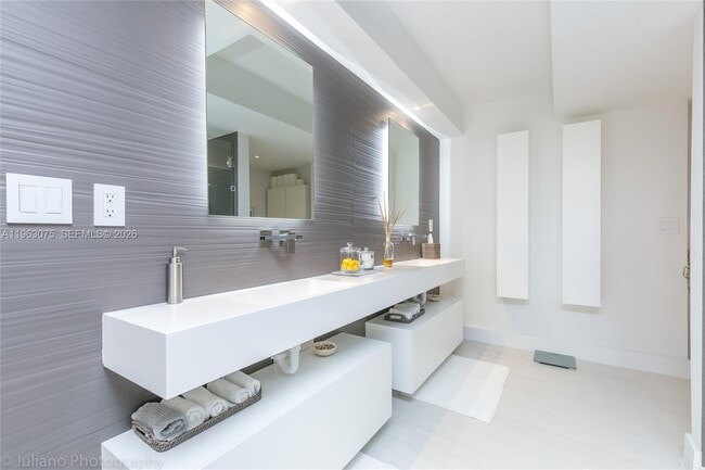 Building Photo - 3 Grove Isle Dr