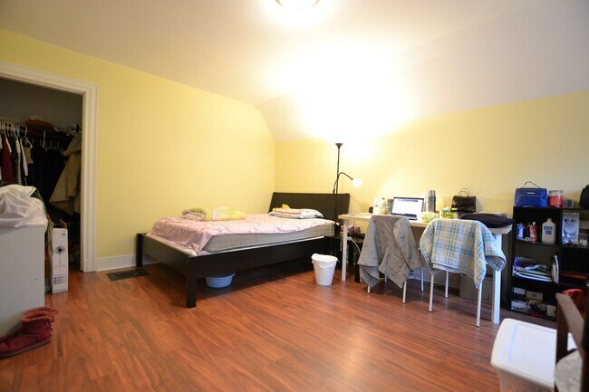 Building Photo - 4bed 2bath in Waltham 9/1