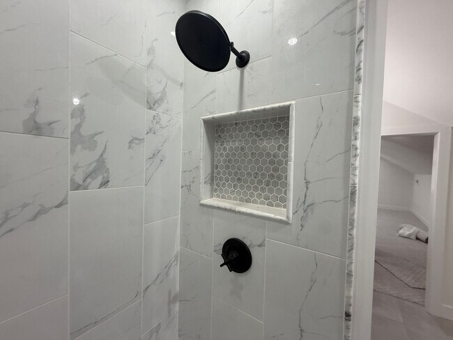 Building Photo - Amazing Brand New Renovated Farmhouse. Don't Miss.