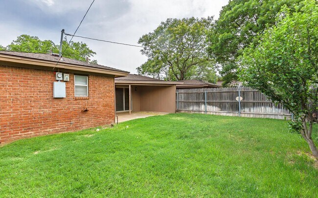 Building Photo - 3406 65th Dr