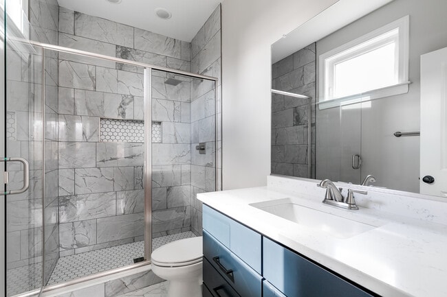 Building Photo - 313 W 26th St